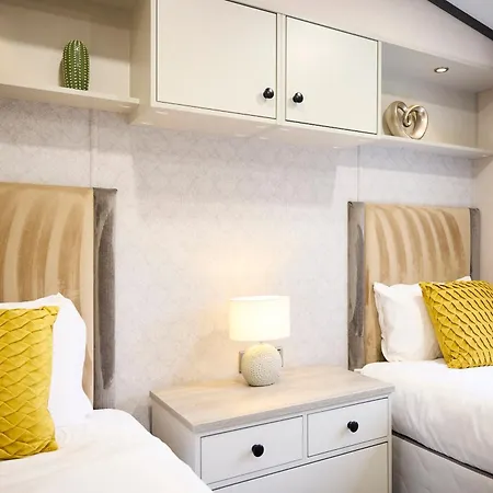 Host & - Sunbird Feriehus York
