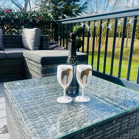 בית נופש Host & - Sunbird יורק